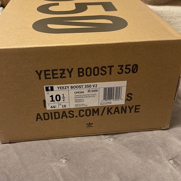 Yeezy Boost 350 V2 - Picture 8 of 8
